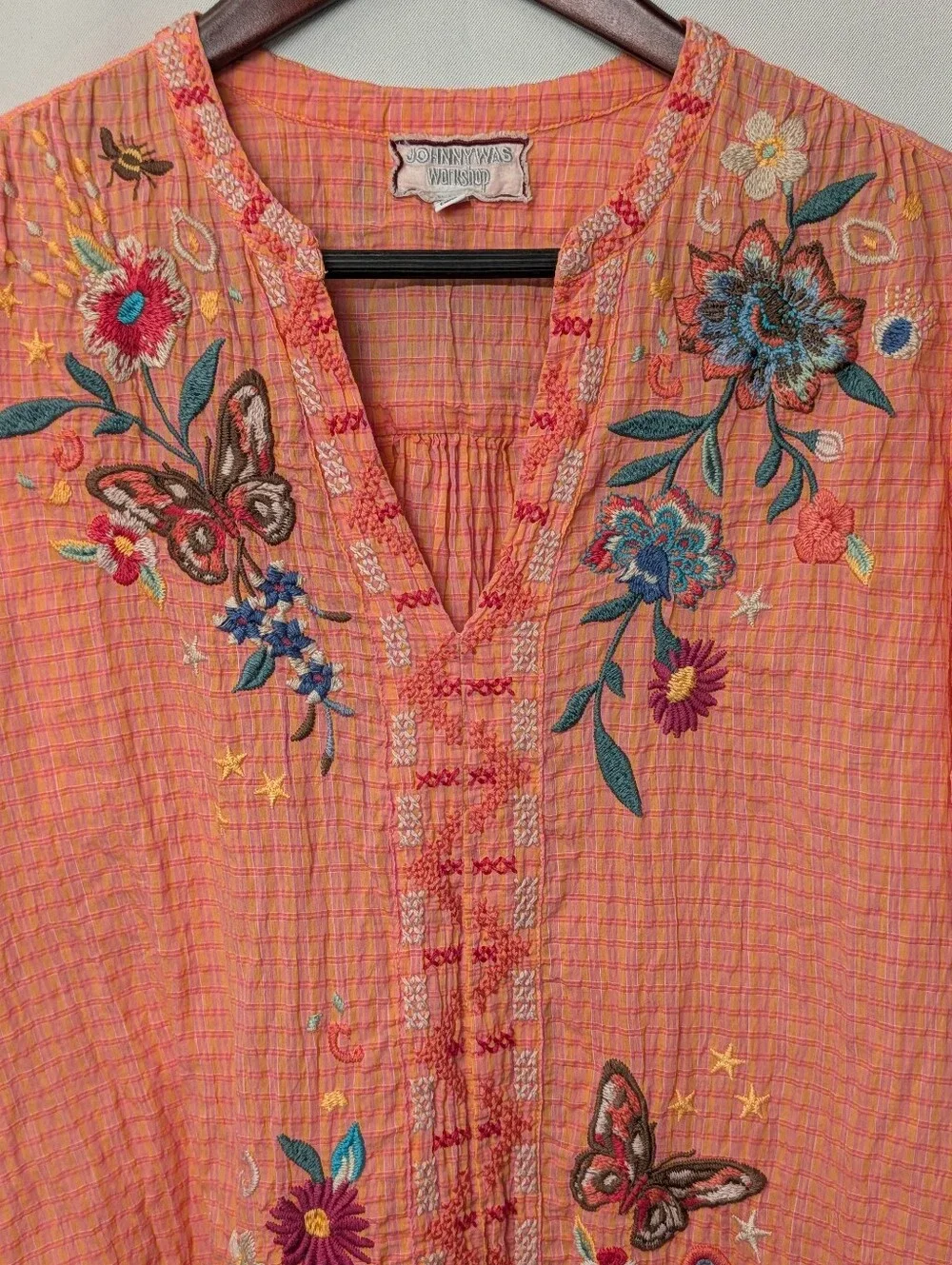Johnny Was 🦋Coral Embroidered Floral & Butterfly V-Neck Top Size XS EUC